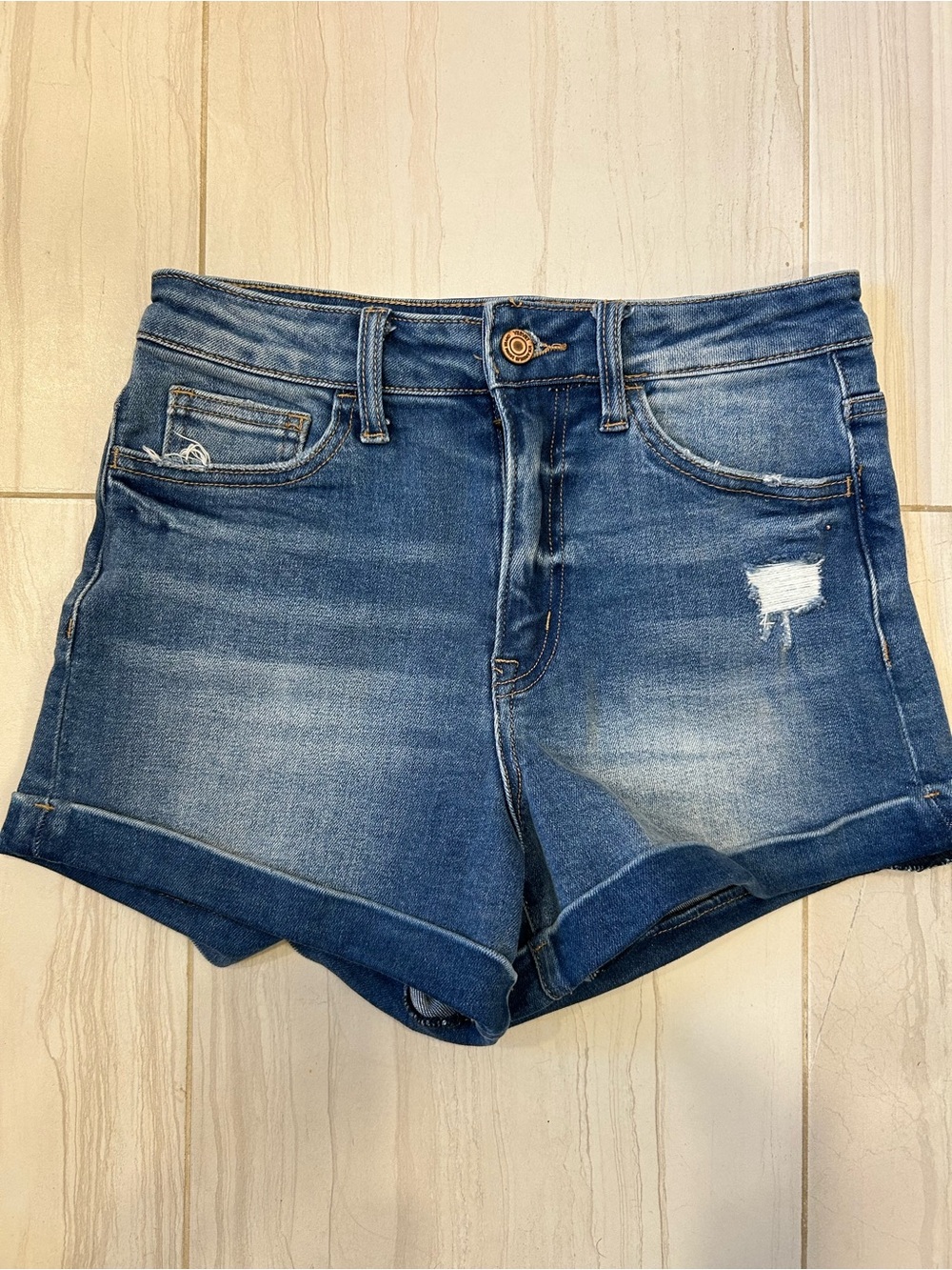 Vervet distressed Jean short. Size small